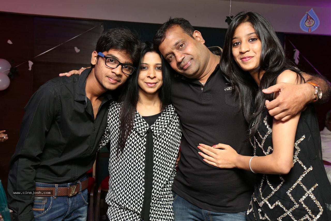 Sonu Jain Birthday Party - 83 / 107 photos