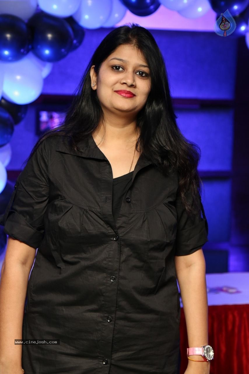 Sonu Jain Birthday Party - 88 / 107 photos