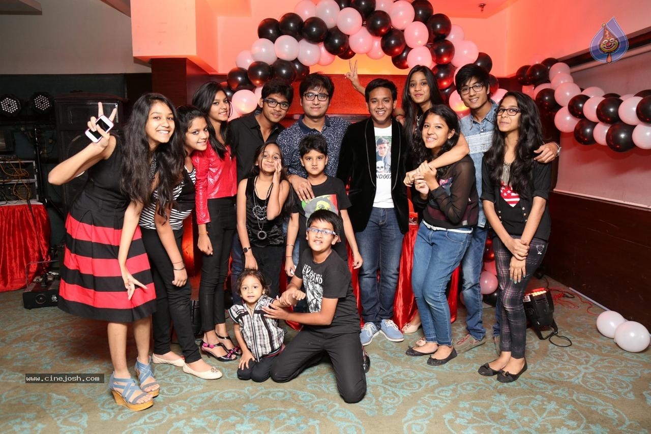 Sonu Jain Birthday Party - 90 / 107 photos