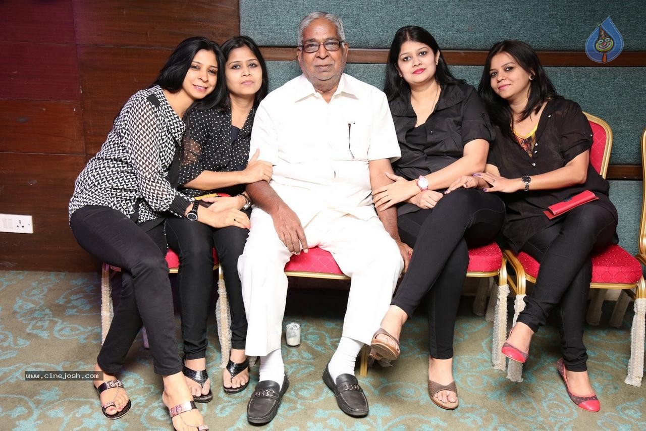 Sonu Jain Birthday Party - 100 / 107 photos