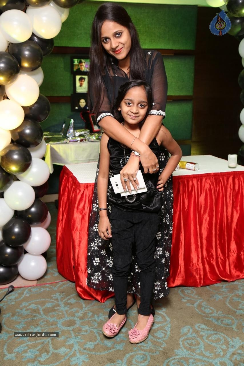 Sonu Jain Birthday Party - 103 / 107 photos