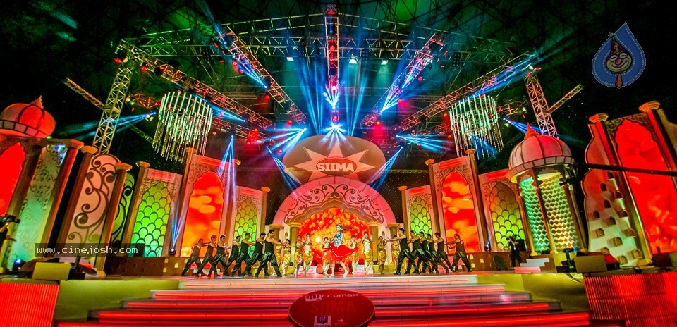 South Indian International Movie Awards 2014 - 247 / 255 photos
