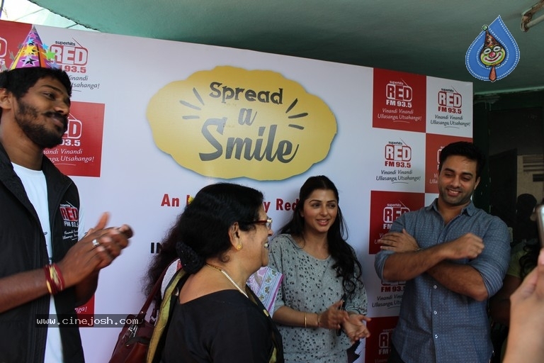 Spread a Smile 2017 Photos - 17 / 29 photos