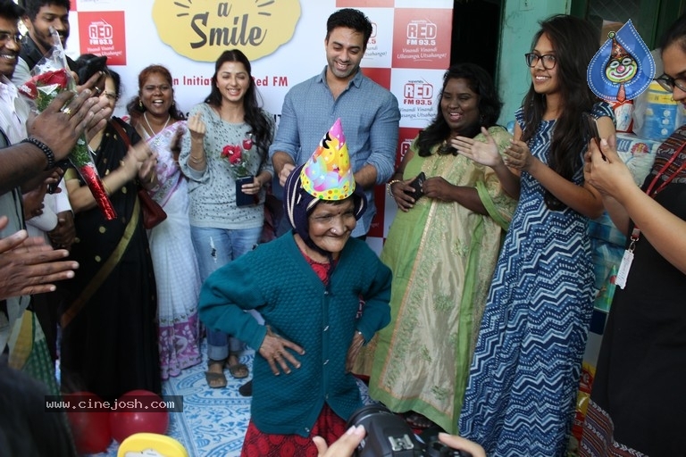 Spread a Smile 2017 Photos - 25 / 29 photos