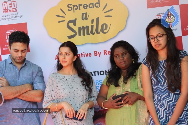 Spread a Smile 2017 Photos - 28 / 29 photos