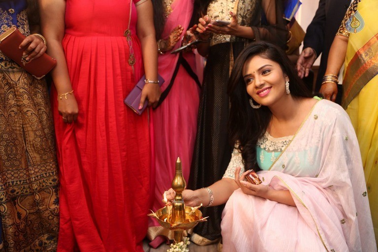 Sreemukhi Launches Manvis Saloon - 16 / 42 photos