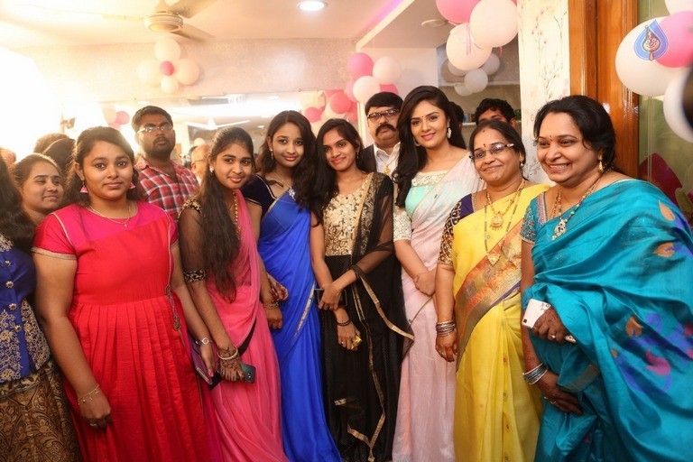 Sreemukhi Launches Manvis Saloon - 23 / 42 photos