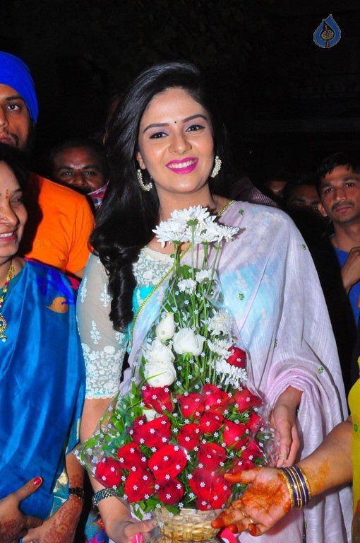Sreemukhi Launches Manvis Saloon - 31 / 42 photos