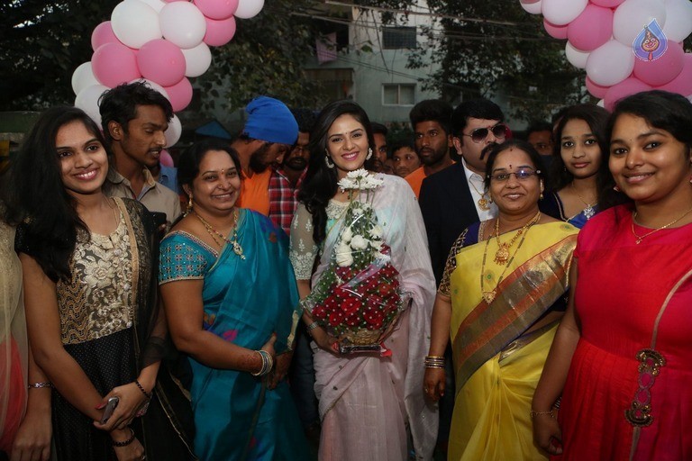 Sreemukhi Launches Manvis Saloon - 32 / 42 photos