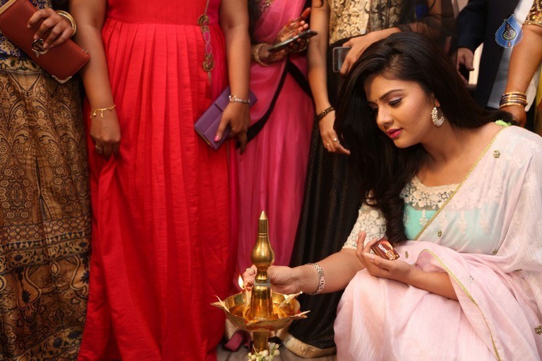 Sreemukhi Launches Manvis Saloon - 36 / 42 photos