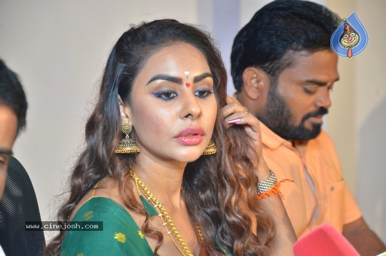 Sri Reddy Press Meet At Chennai Press Club - 4 / 21 photos
