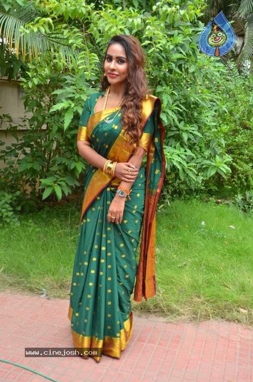 Sri Reddy Press Meet At Chennai Press Club - 8 / 21 photos