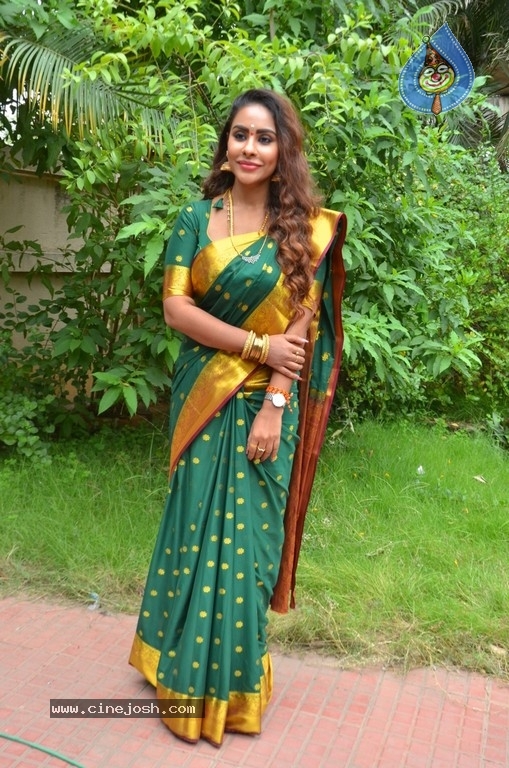 Sri Reddy Press Meet At Chennai Press Club - 13 / 21 photos
