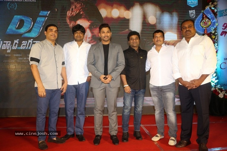 Sri Venkateshwara Creations 2017 Success Celebrations - 39 / 140 photos