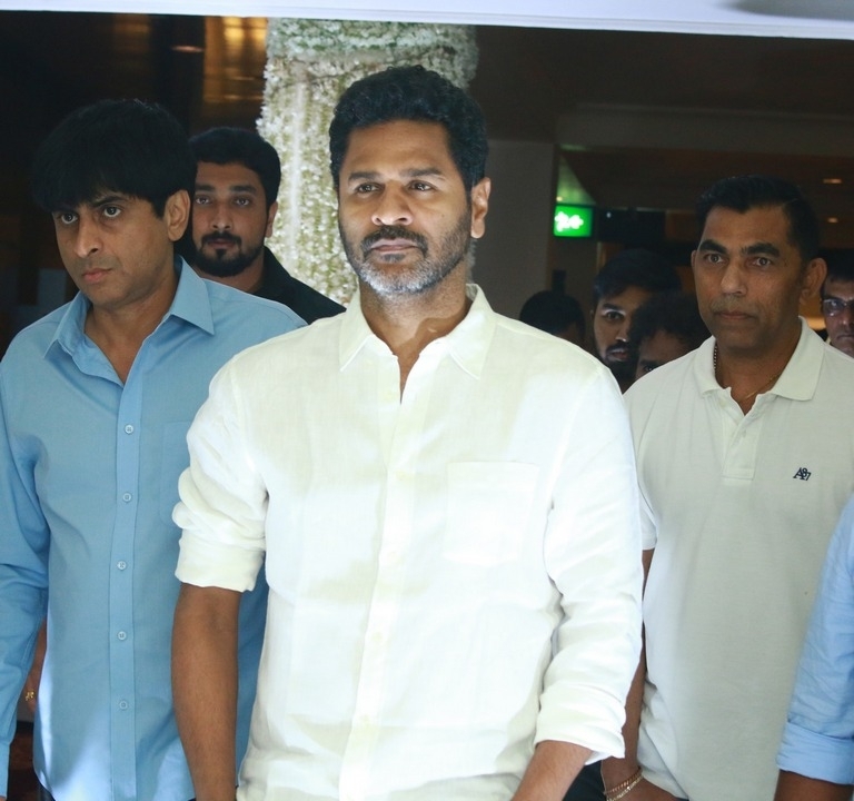 Sridevi Kapoor Prayer Meet At Chennai - 28 / 31 photos