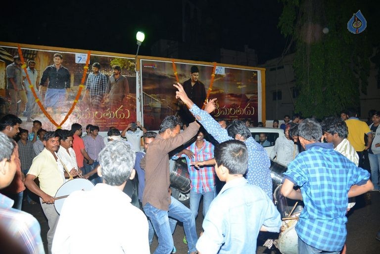 Srimanthudu Theaters Coverage Photos - 37 / 63 photos