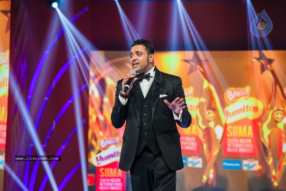 Stars at SIIMA 2013 Awards 02 - 23 / 204 photos