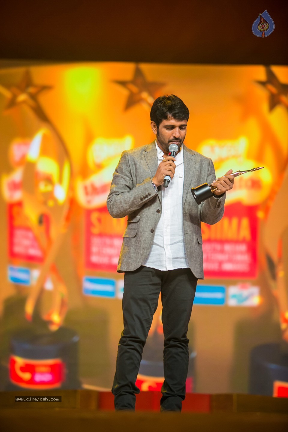 Stars at SIIMA 2013 Awards 02 - 60 / 204 photos