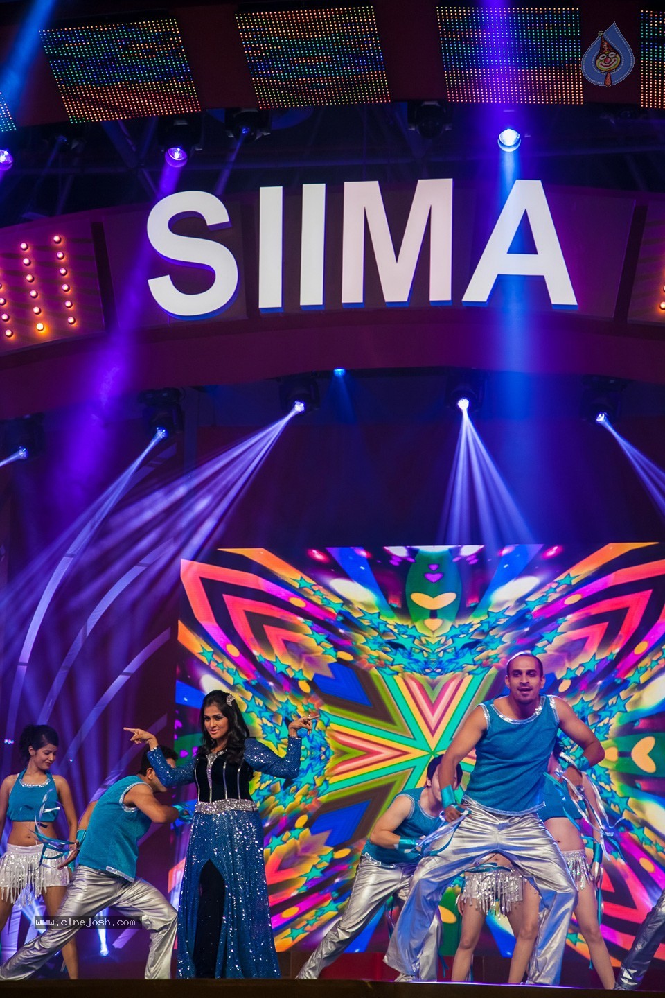 Stars at SIIMA 2013 Awards 02 - 85 / 204 photos