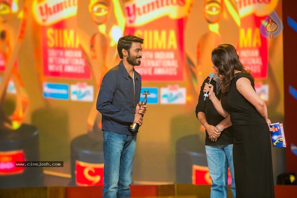 Stars at SIIMA 2013 Awards 02 - 98 / 204 photos