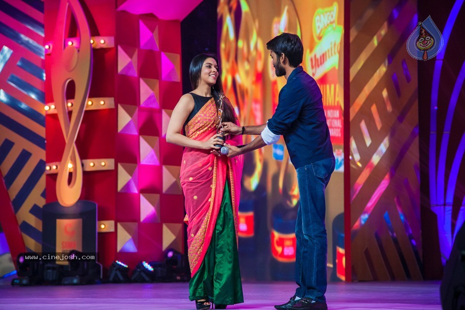 Stars at SIIMA 2013 Awards 02 - 126 / 204 photos