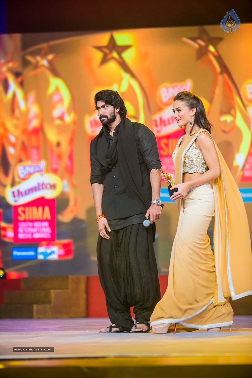 Stars at SIIMA 2013 Awards 02 - 135 / 204 photos