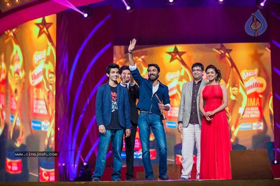 Stars at SIIMA 2013 Awards 02 - 158 / 204 photos