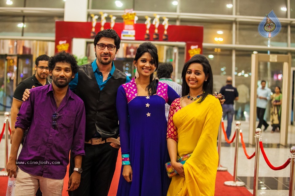 Stars at SIIMA 2013 Awards 01 - 71 / 100 photos