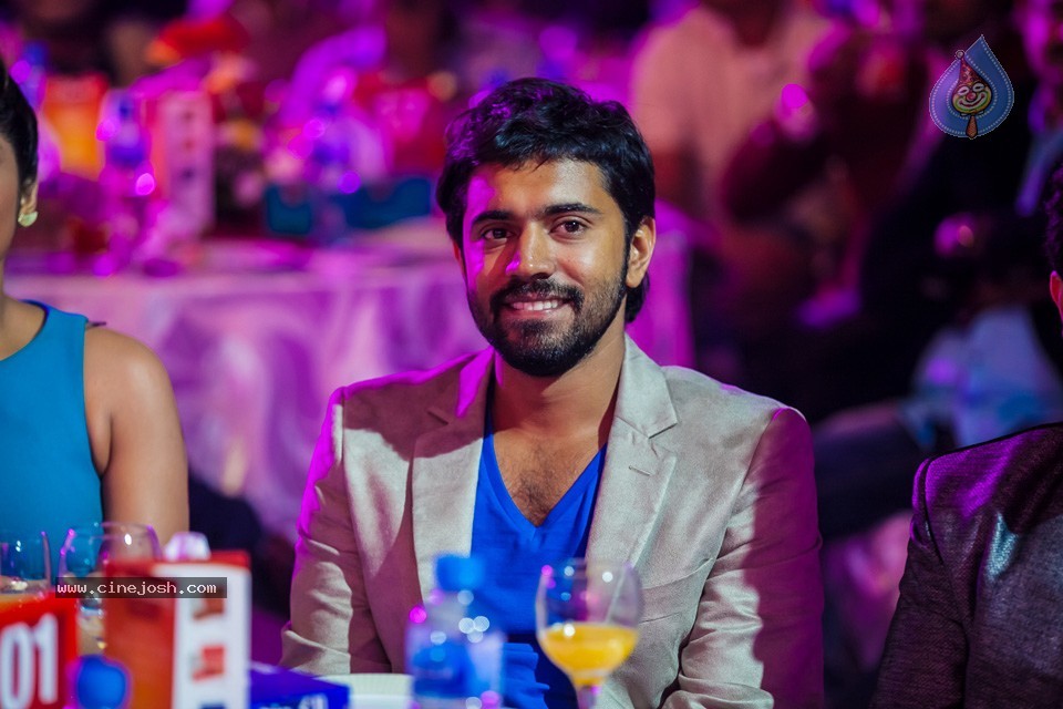 Stars at SIIMA 2013 Awards 01 - 98 / 100 photos