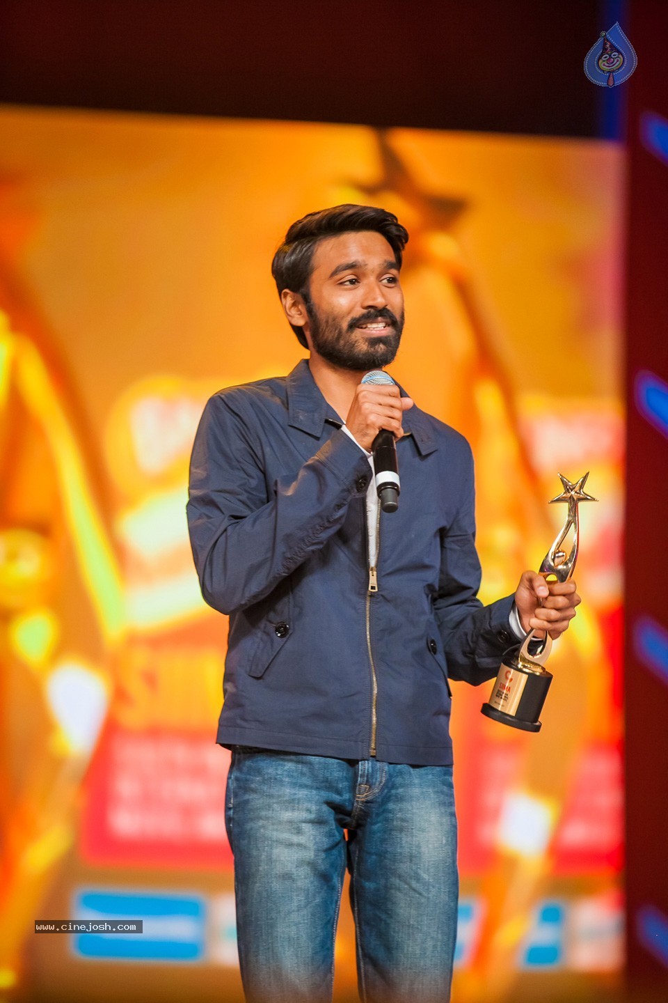 Stars at SIIMA 2013 Awards 01 - 100 / 100 photos
