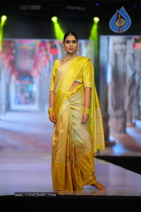 Sthri Grand Launch Designers Fashion Show Photos - 35 / 62 photos