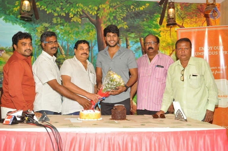 Sundeep Kishan Birthday Celebrations 2017 - 27 / 35 photos