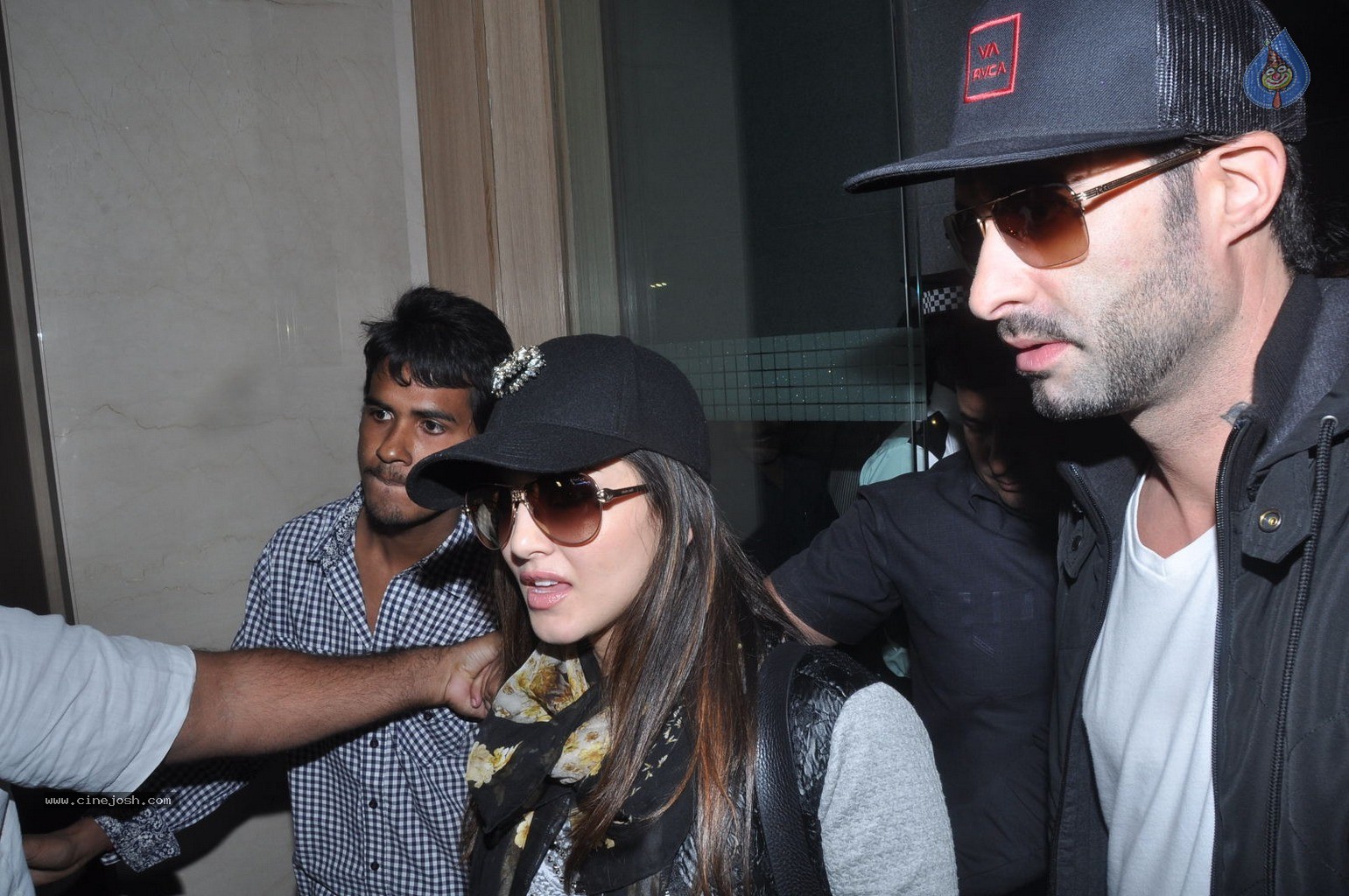Sunny Leone Arrives Hyd for New Year Bash - 34 / 51 photos