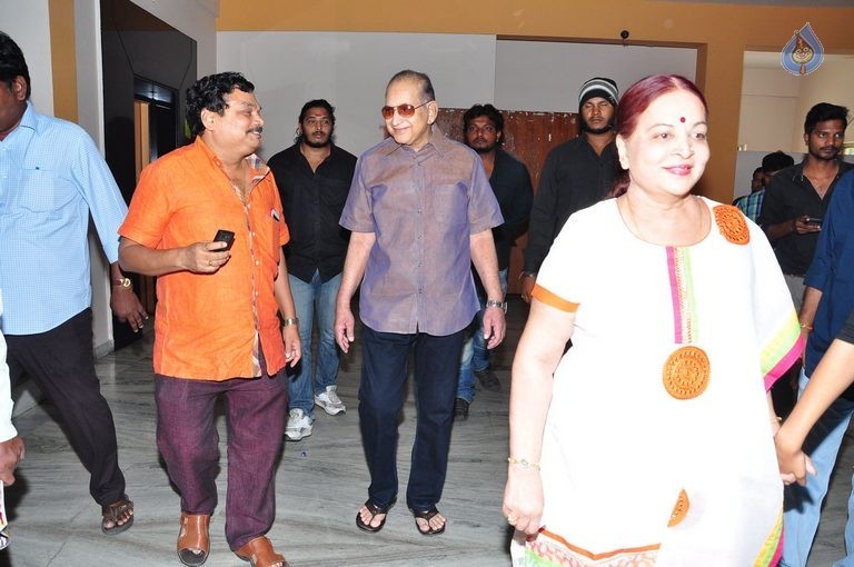 Super Star Krishna at Srimanthudu Screening  - 3 / 33 photos