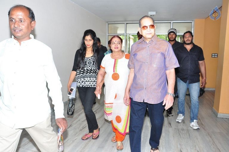 Super Star Krishna at Srimanthudu Screening  - 12 / 33 photos