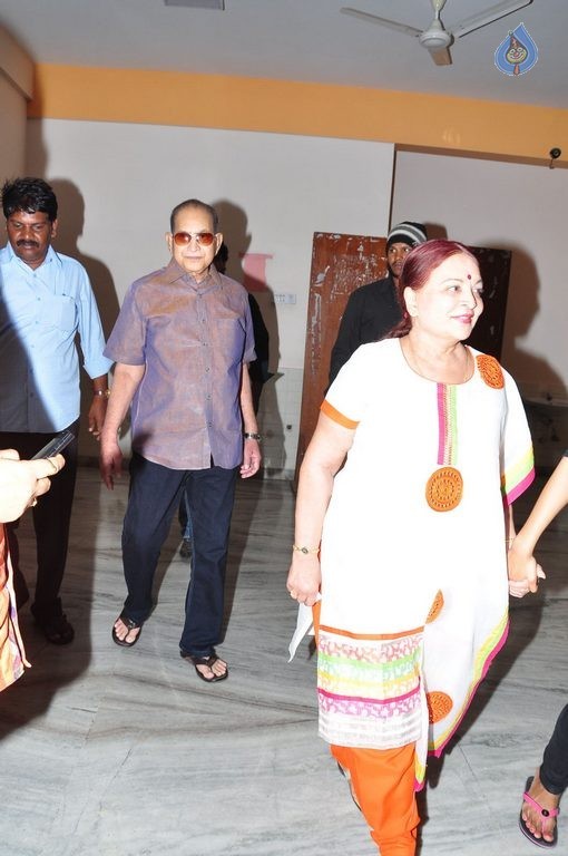 Super Star Krishna at Srimanthudu Screening  - 20 / 33 photos