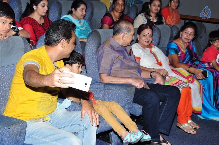 Super Star Krishna at Srimanthudu Screening  - 26 / 33 photos