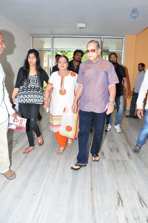 Super Star Krishna at Srimanthudu Screening  - 28 / 33 photos