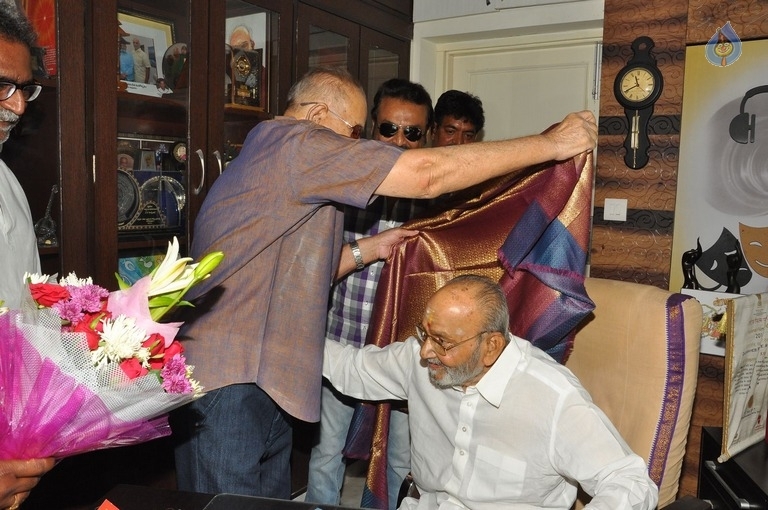 Super Star Krishna Meets Dadasaheb Phalke K Viswanath - 1 / 32 photos