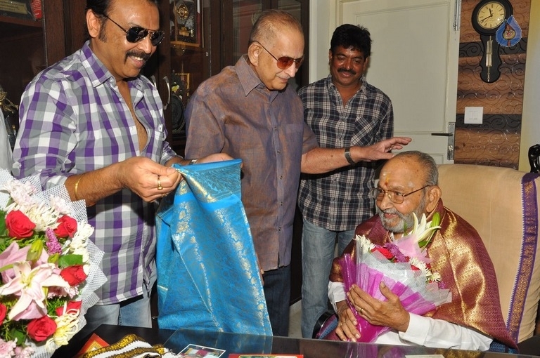 Super Star Krishna Meets Dadasaheb Phalke K Viswanath - 25 / 32 photos