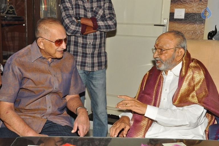 Super Star Krishna Meets Dadasaheb Phalke K Viswanath - 31 / 32 photos