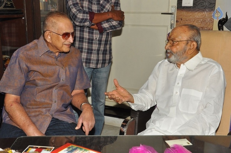 Super Star Krishna Meets Dadasaheb Phalke K Viswanath - 32 / 32 photos