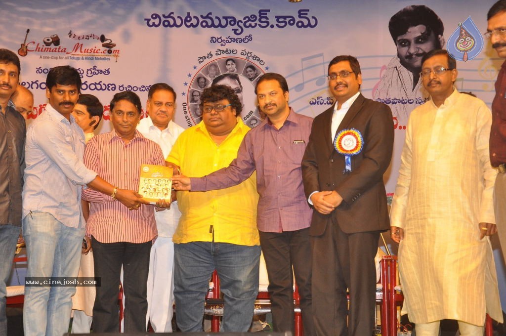 Swarnayuga Sangeeta Darsakulu Book Launch - 24 / 59 photos