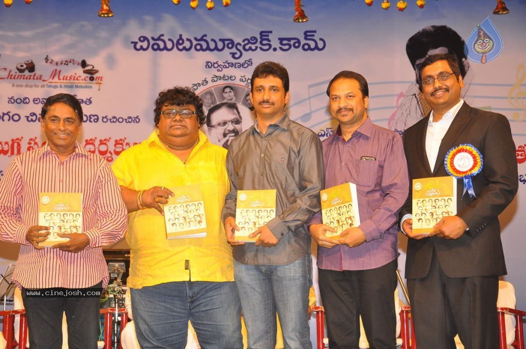 Swarnayuga Sangeeta Darsakulu Book Launch - 30 / 59 photos