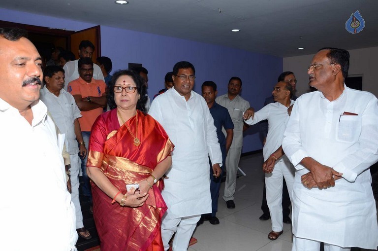 T Congress Leaders Watches Rudramadevi Movie - 1 / 33 photos