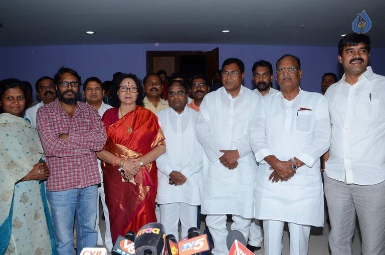 T Congress Leaders Watches Rudramadevi Movie - 5 / 33 photos