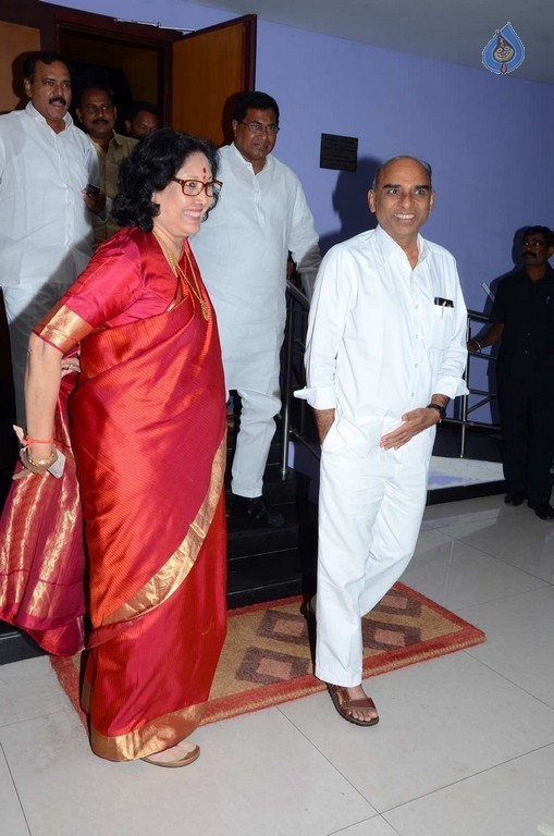 T Congress Leaders Watches Rudramadevi Movie - 13 / 33 photos