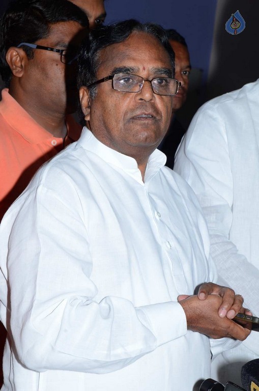 T Congress Leaders Watches Rudramadevi Movie - 18 / 33 photos