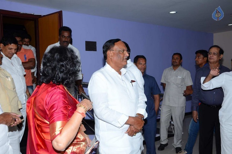 T Congress Leaders Watches Rudramadevi Movie - 19 / 33 photos