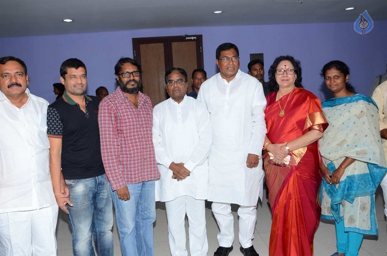 T Congress Leaders Watches Rudramadevi Movie - 22 / 33 photos